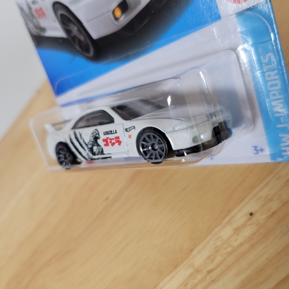 Nissan Skyline GT-R Hot Wheels Godzilla Die-cast B - Picture 5 of 8